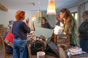 fredak_Workshop_2025_mit_Maskenbildnerin_Beatrice-Rauch_Foto_Jana-Sonnenberg