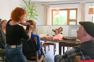 fredak_Workshop_2025_mit_Maskenbildnerin_Beatrice-Rauch_Foto_Maren-Winter